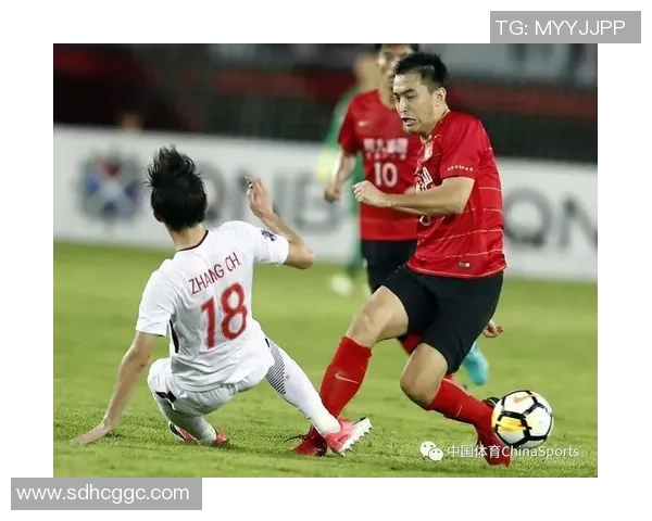 权健主场迎战恒大争夺中超荣耀两队实力对决引人关注